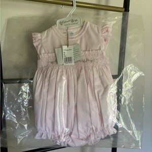 Smocked fly sleeve bubble